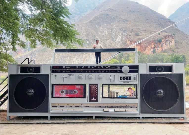 Vento Stereo. Павильон в стиле ретро с широким окном выдачи.